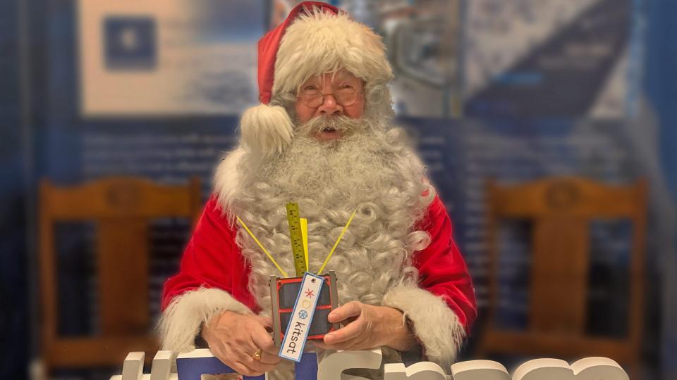 Santa likes Kitsat